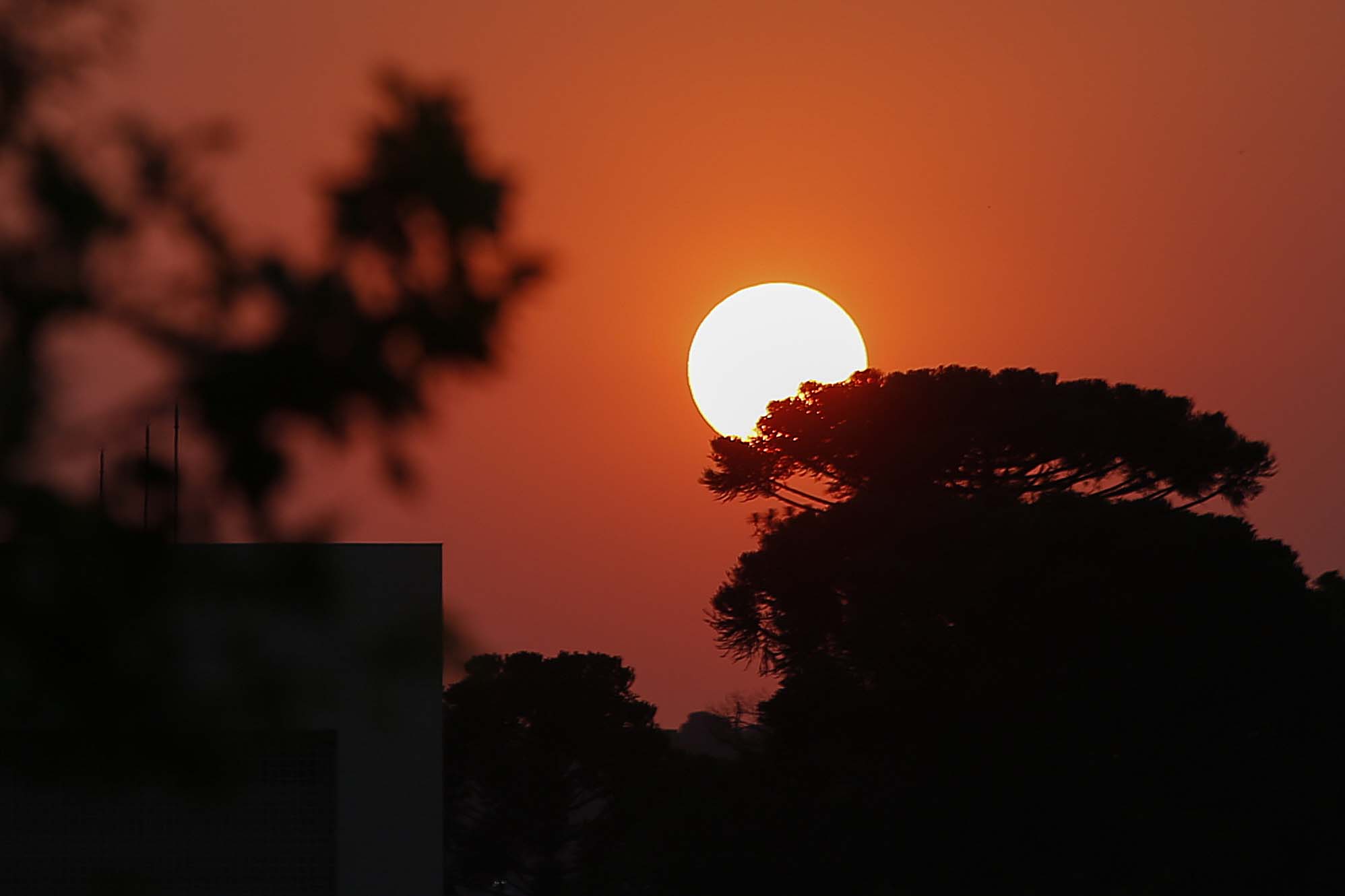 O calor que está afetando o Paraná é o mais intenso dos últimos três anos e tem o potencial de estabelecer novos recordes