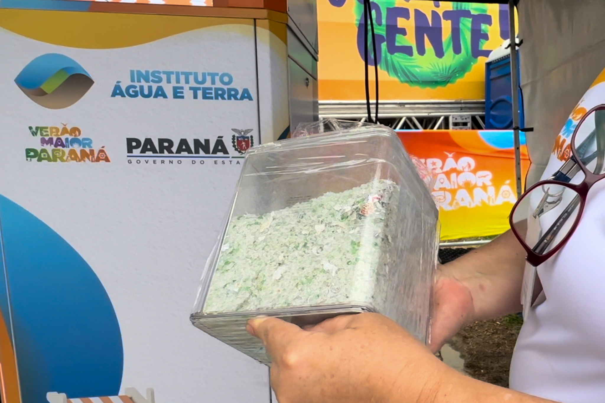 Estado começa a instalar máquinas para reciclar garrafas no Litoral