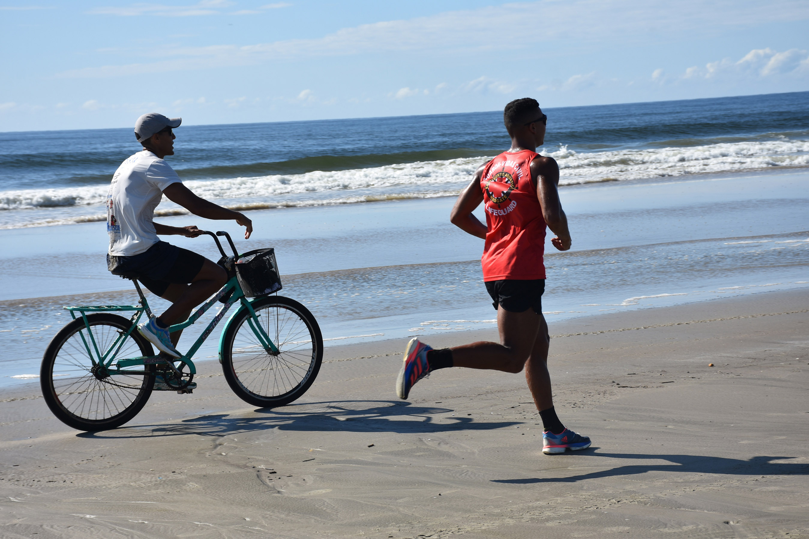 Bombeiros cumprem desafio de 22 km de corrida e pedaladas no Litoral