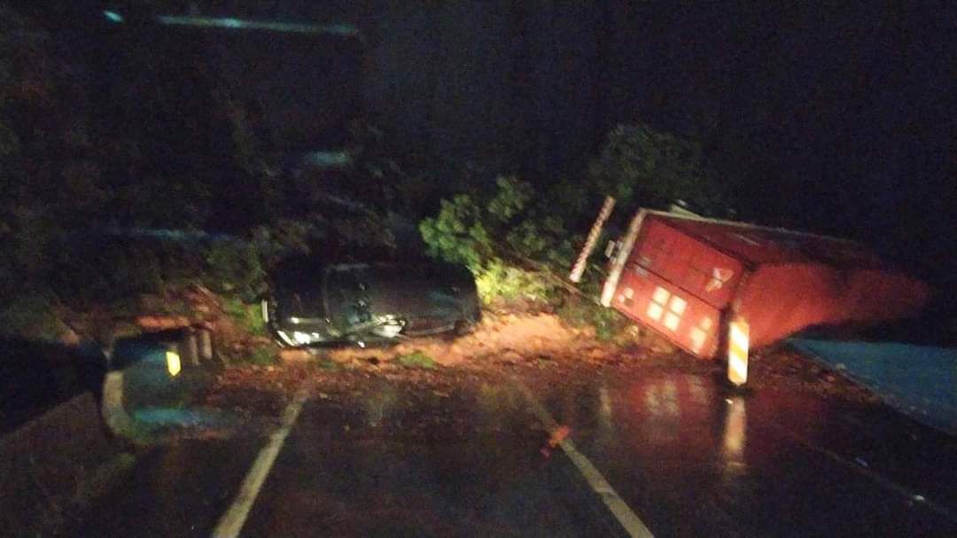 Prefeito Roberto Justus quebra vidro de carro e escapa de queda de barreira na BR-376
