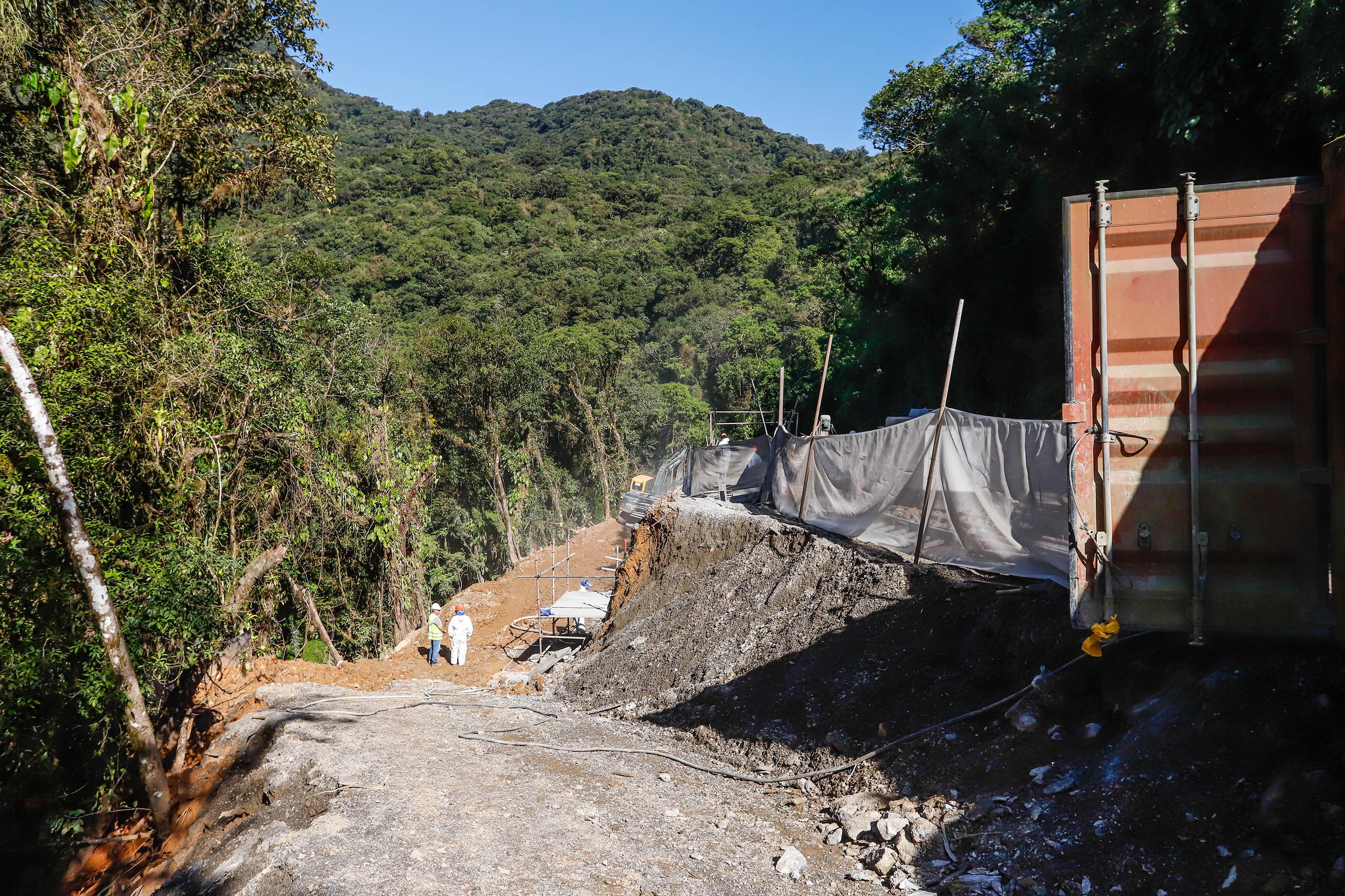 Obras na Estrada da Graciosa avançam e primeiros trechos devem ficar prontos neste mês
