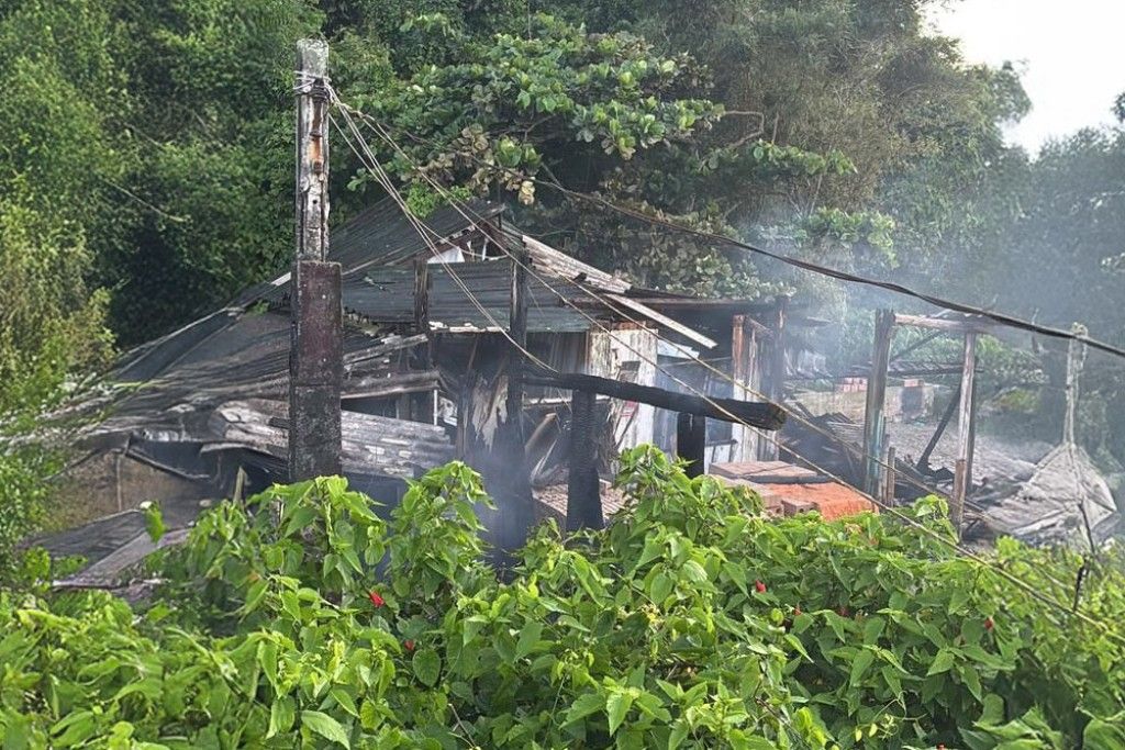​Tragédia em Guaratuba: Corpos São Encontrados Após Residência em Chamas e Crime Violento