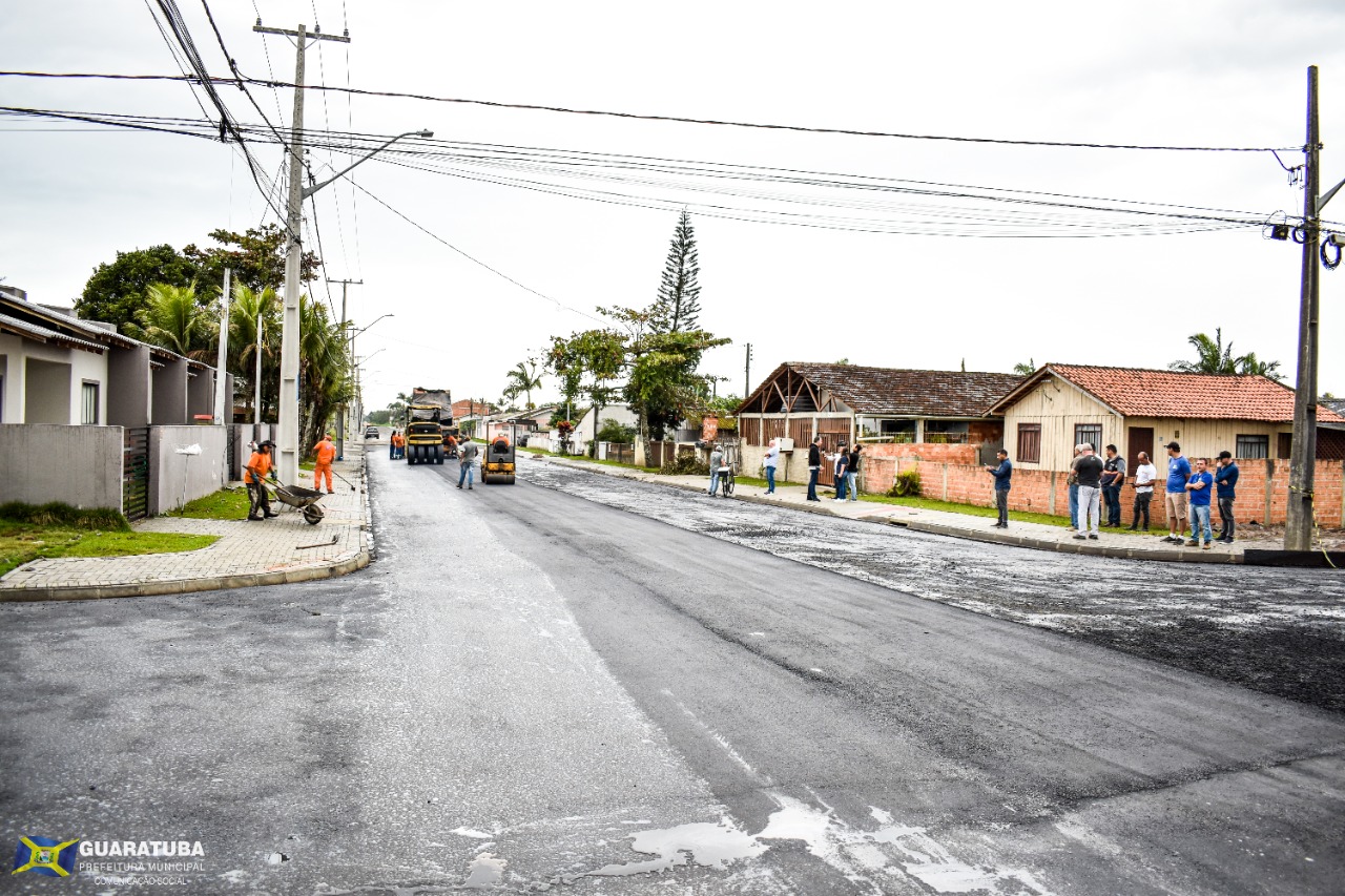 Prefeitura inicia asfaltamento da Avenida Rui Barbosa no bairro Piçarras