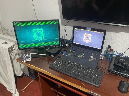 Operação em SC e PR investiga mulher que se passava por policial federal