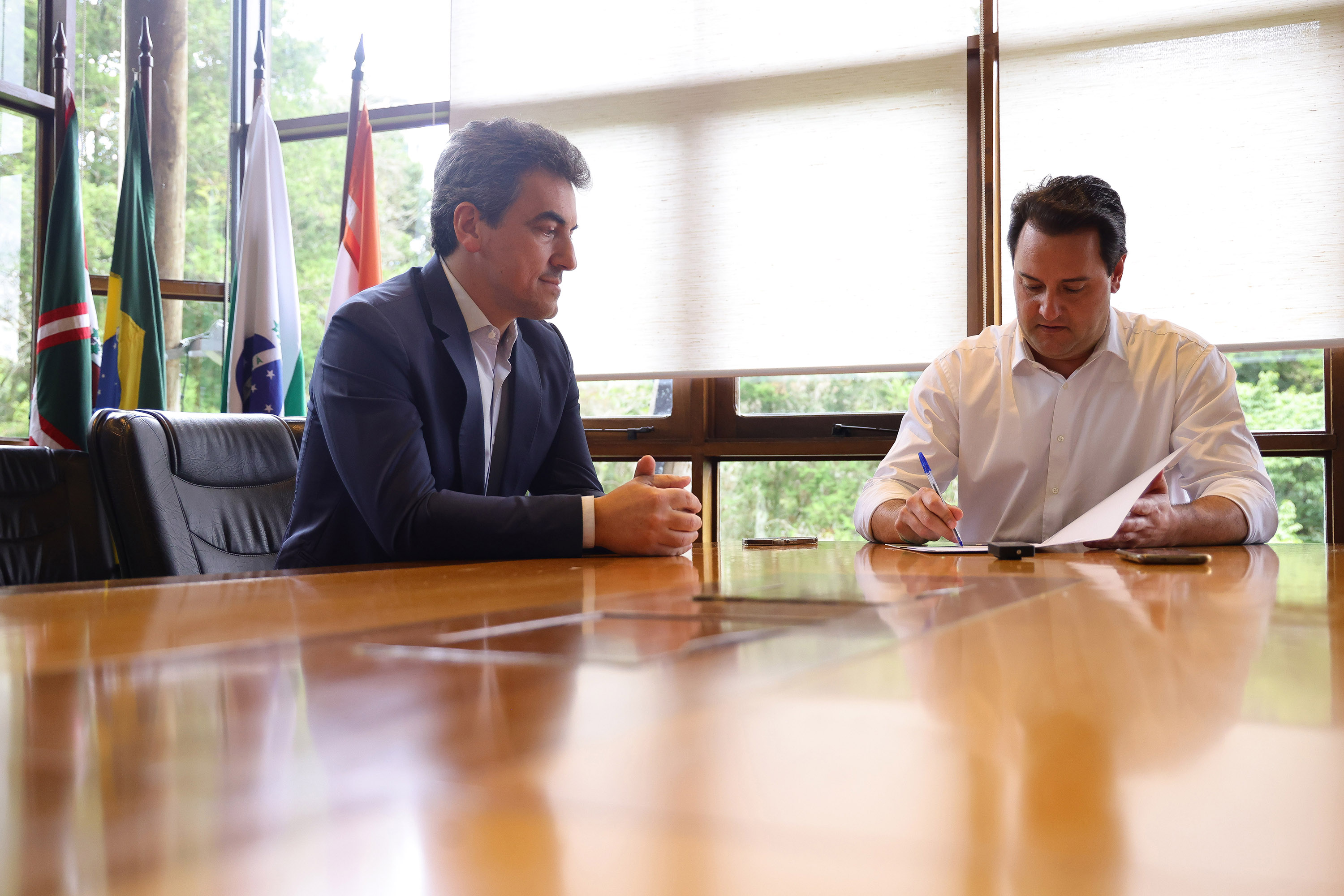 Governador assina contrato para a construção da Ponte de Guaratuba