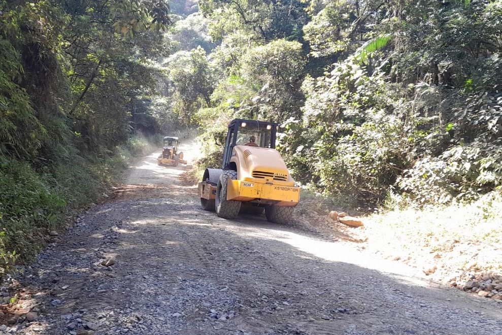 DER/PR executa serviços de conservação na Estrada de Guaraqueçaba, no Litoral