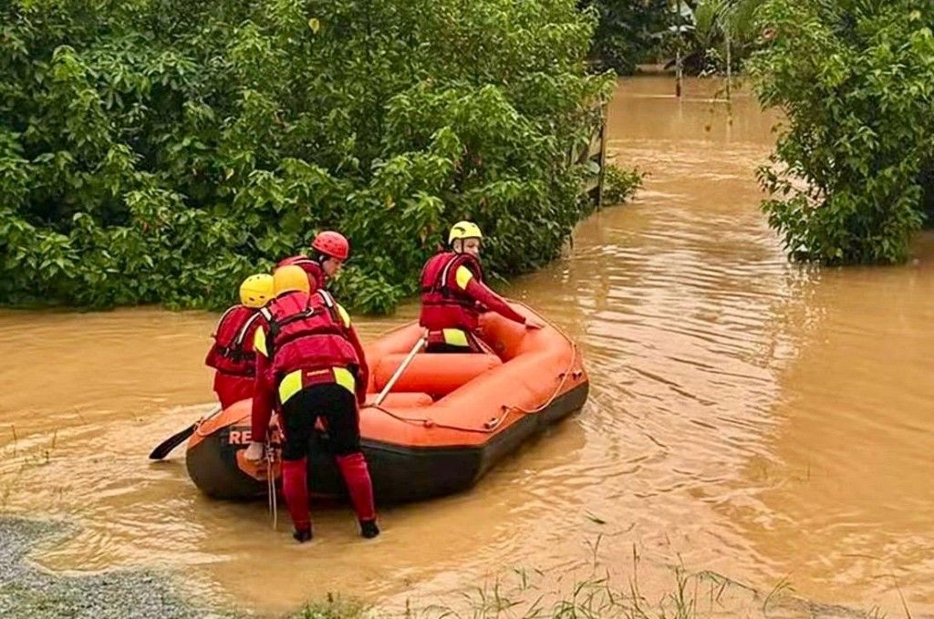 Enchente na Limeira: Casa é levada pela enxurrada, duas vítimas confirmadas e bombeiros buscam mulher desaparecida
