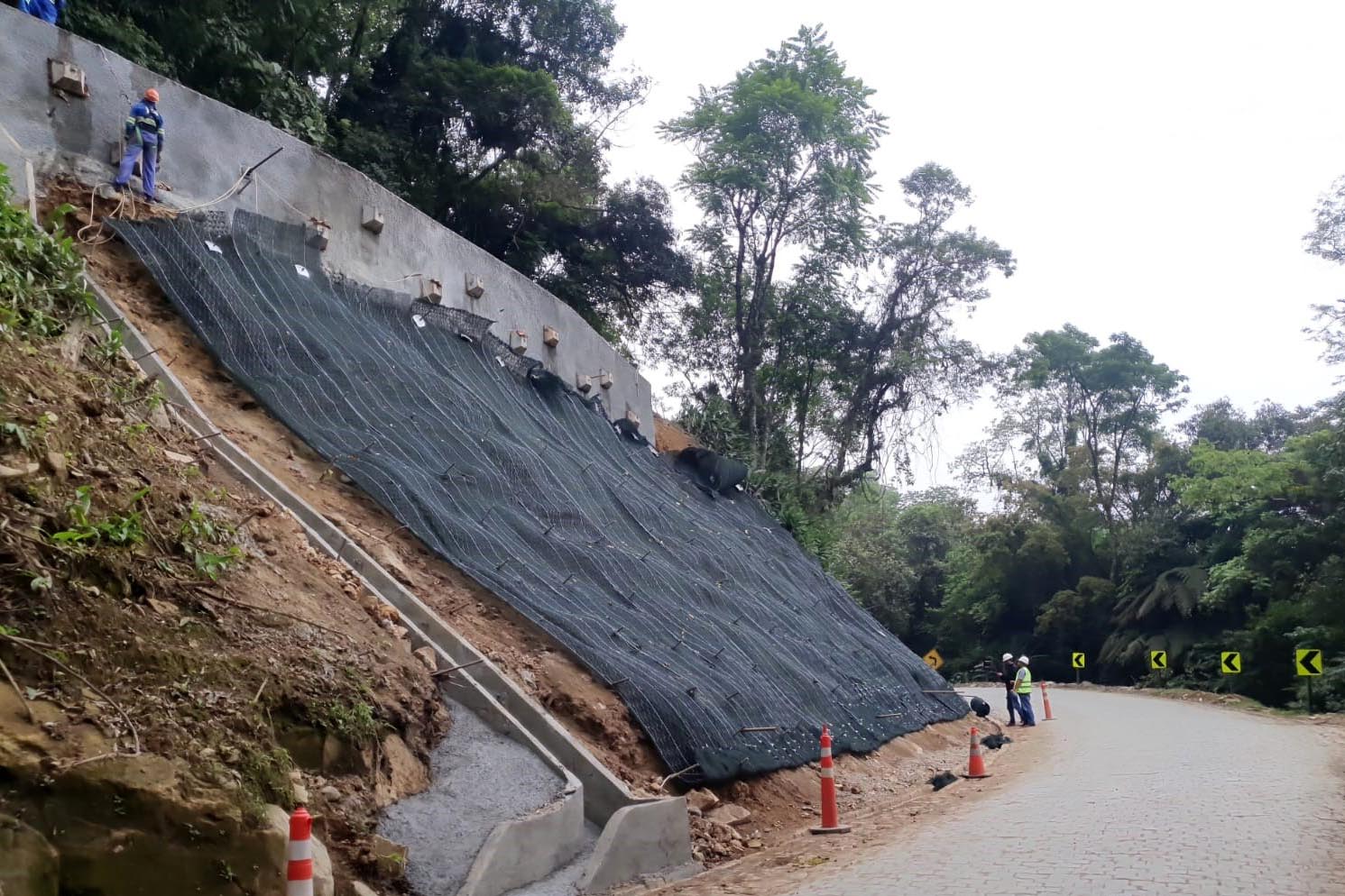 DER/PR encerra sistema pare-e-siga e libera totalmente o tráfego da Estrada da Graciosa